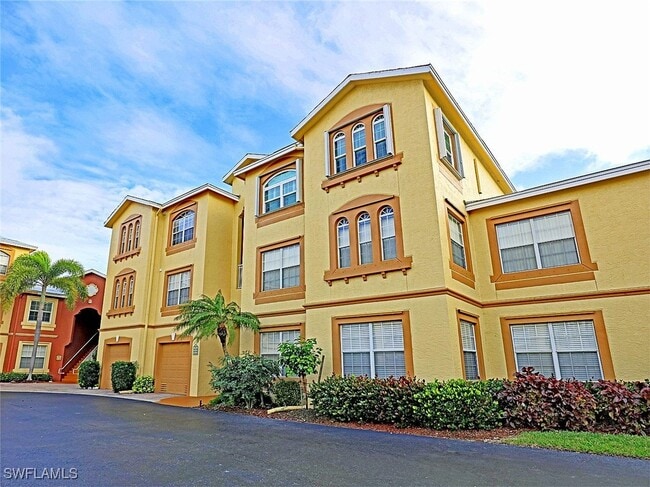 15645 Ocean Walk Circle in Ft. Myers, FL - Foto de edificio - Building Photo