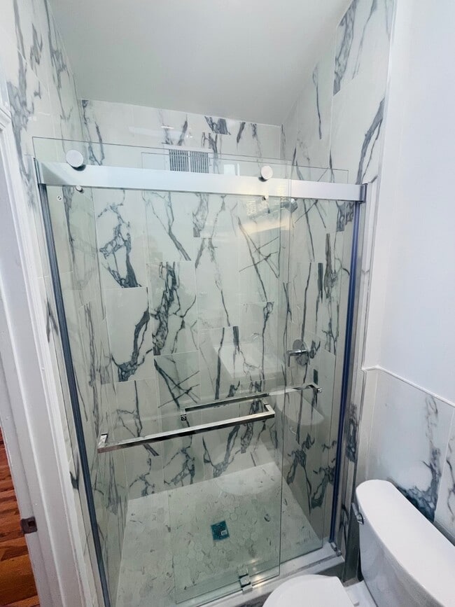 16 Oldwood Rd S in Port Washington, NY - Building Photo - Building Photo