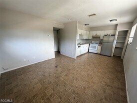 2670 Broadway in Ft. Myers, FL - Building Photo