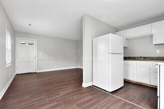 8801 Malvern Hill Rd in Louisville, KY - Building Photo - Building Photo