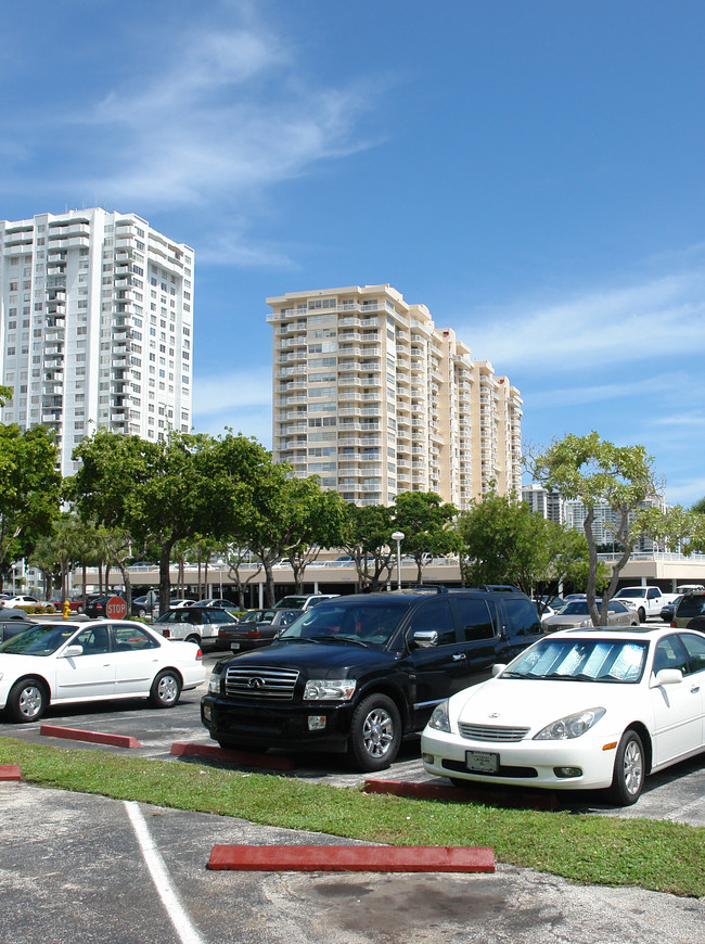 Plaza Del Prado Condominium in Aventura, FL - Building Photo - Building Photo