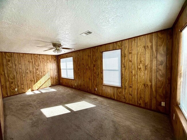 249 Kibbe Ave in Bridge City, TX - Foto de edificio - Building Photo