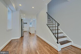 202 E Cross St in Baltimore, MD - Building Photo - Building Photo