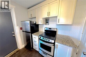 477 King St E in Hamilton, ON - Building Photo - Building Photo