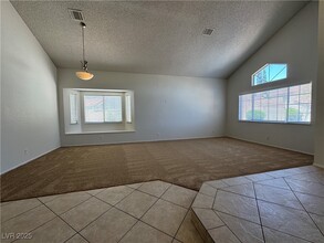 9421 Shipboard Ct in Las Vegas, NV - Building Photo - Building Photo