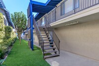 Pacific Villas in Costa Mesa, CA - Building Photo - Building Photo