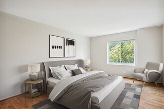 8370 Greensboro Dr in McLean, VA - Foto de edificio - Building Photo