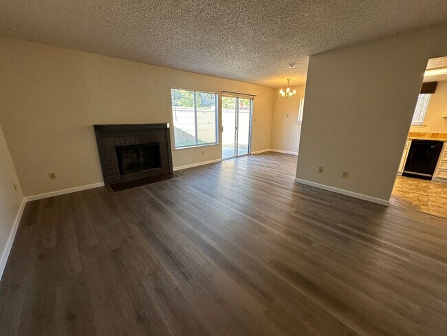 3701 Colonial Dr-Unit -1 in Modesto, CA - Building Photo - Building Photo