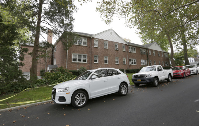 20 Gibson Ave in Huntington, NY - Building Photo - Building Photo