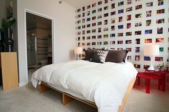 98 E Lake St in Chicago, IL - Building Photo - Building Photo