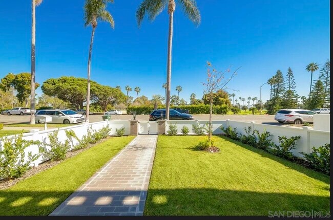 632 Glorietta Blvd in Coronado, CA - Building Photo - Building Photo