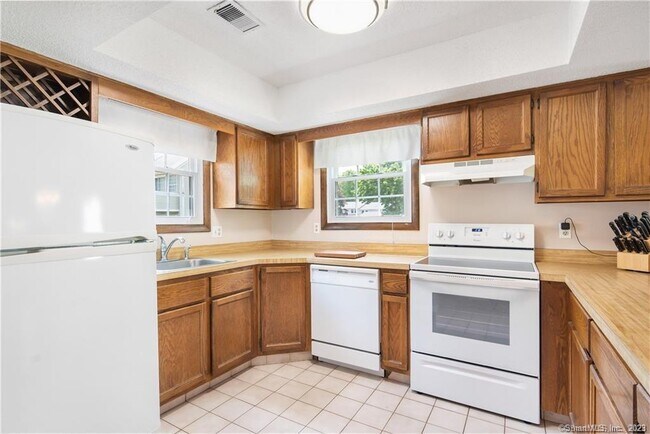 714 Misty Meadow Ln in South Windsor, CT - Building Photo - Building Photo