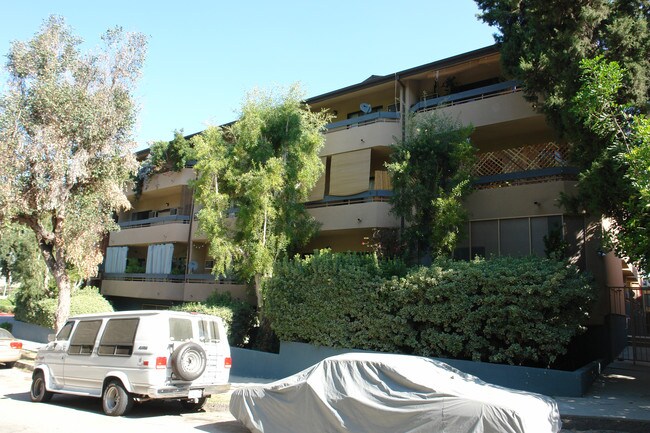 Vineland South Apartments in Studio City, CA - Foto de edificio - Building Photo