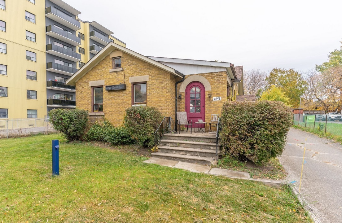 1641 Victoria Park Av, Unit 4-1641 Victoria Park Ave. in Toronto, ON - Building Photo