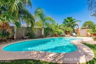 1668 E Nardini St in San Tan Valley, AZ - Building Photo