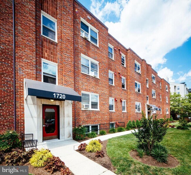 1720 N Quinn St in Arlington, VA - Foto de edificio - Building Photo
