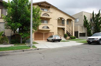 623 E Santa Anita Ave in Burbank, CA - Building Photo - Building Photo