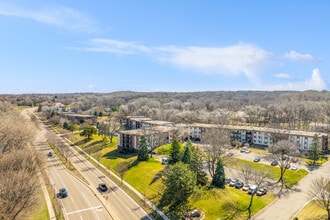 Windham Hills in Burnsville, MN - Building Photo - Building Photo
