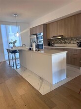 1000 99th St in Bay Harbor Islands, FL - Foto de edificio - Building Photo
