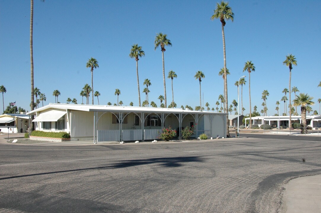 Broadmoor in Mesa, AZ - Building Photo