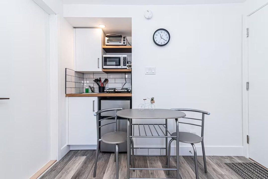 1583 Rue St-Hubert in Montréal, QC - Building Photo