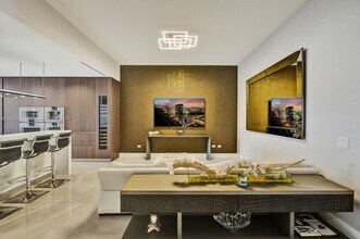 18501 Collins Ave in Sunny Isles Beach, FL - Building Photo - Building Photo
