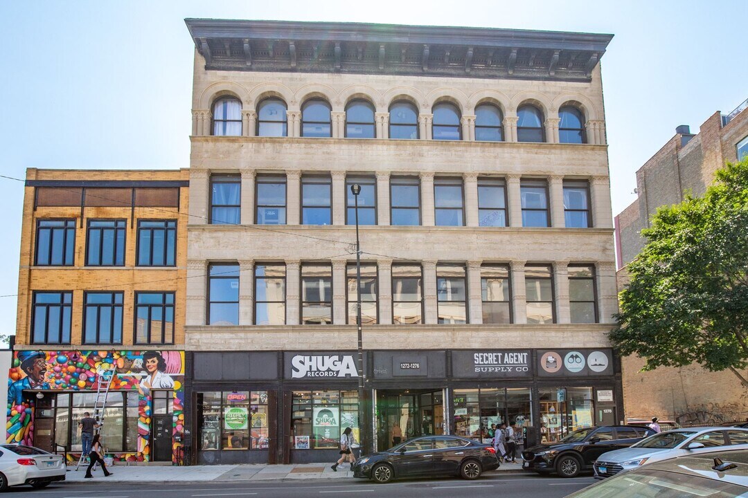 1272 N Milwaukee Ave in Chicago, IL - Building Photo