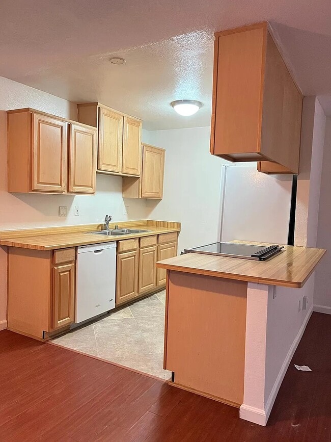 9522 Carroll Canyon Rd in San Diego, CA - Building Photo - Building Photo