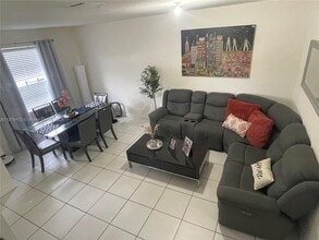 9309 W 32nd Ln in Hialeah, FL - Building Photo - Building Photo