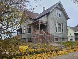 1937 N 20th St in Milwaukee, WI - Building Photo