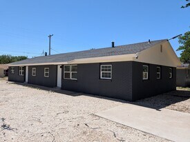 1726 E Dartmouth St, Unit A in Lubbock, TX - Building Photo