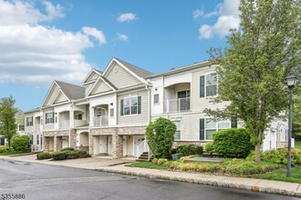 1507 Meadow Brook Ct in Hanover, NJ - Building Photo - Building Photo
