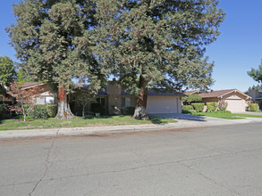 1404 Pierce Dr in Clovis, CA - Building Photo - Building Photo