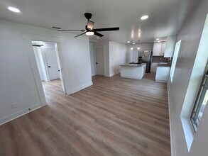 1400 N 6th St in Waco, TX - Building Photo - Building Photo