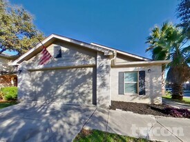 6647 Hartnet Fields in Converse, TX - Building Photo