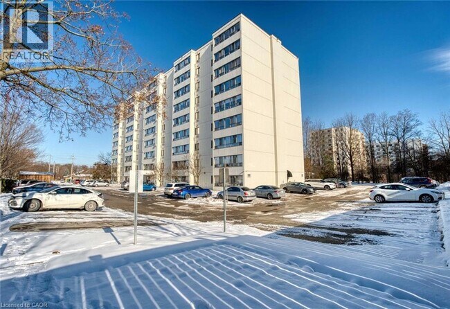 135 Base Line Rd W in London, ON - Building Photo - Building Photo