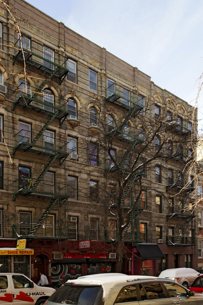 72 East 7th Street in New York, NY - Foto de edificio - Building Photo