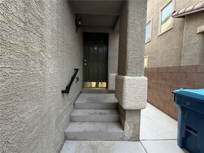 9243 Sterling Hill Ave in Las Vegas, NV - Building Photo - Building Photo