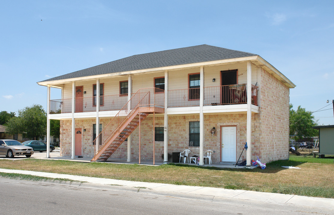 1025 E Washington St in Harlingen, TX - Foto de edificio