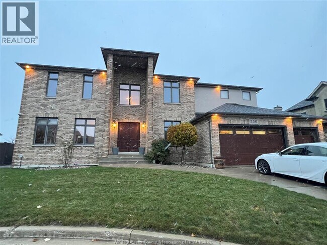 236 Shoreview Cir in Windsor, ON - Building Photo - Building Photo