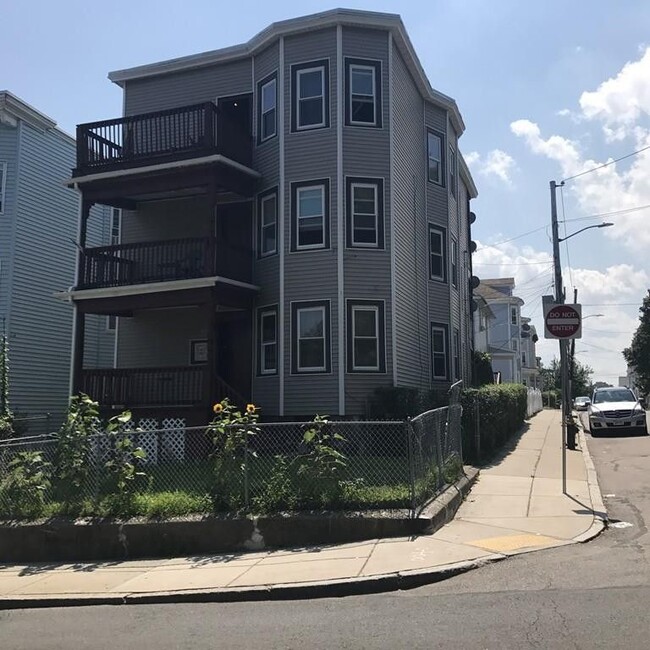 435 Quincy St, Unit 1Firstfloor