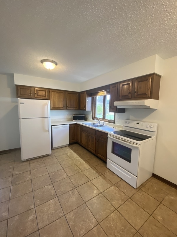 319 Opal Cir in Ames, IA - Building Photo - Building Photo