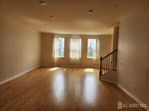 38 Bond St in North Brunswick, NJ - Building Photo - Building Photo