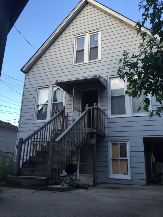 2823 N Albany Ave in Chicago, IL - Building Photo