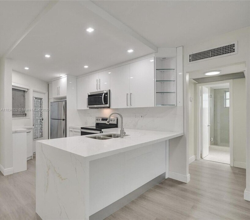 18720 NE 18th Ave in Miami, FL - Building Photo
