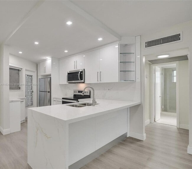 18720 NE 18th Ave in Miami, FL - Building Photo - Building Photo