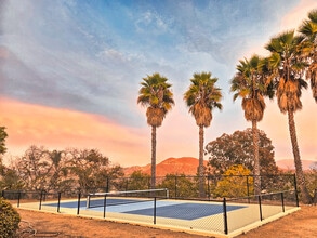 1828 Puerto Del Mundo in Fallbrook, CA - Foto de edificio - Building Photo