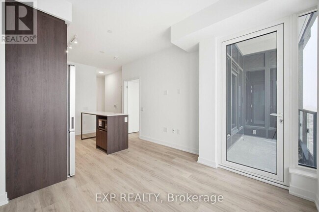 395 Square One Dr in Mississauga, ON - Building Photo - Building Photo