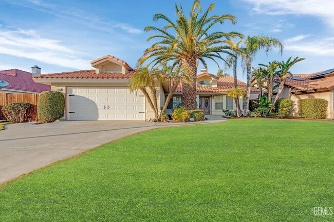 property at 14008 Las Entradas