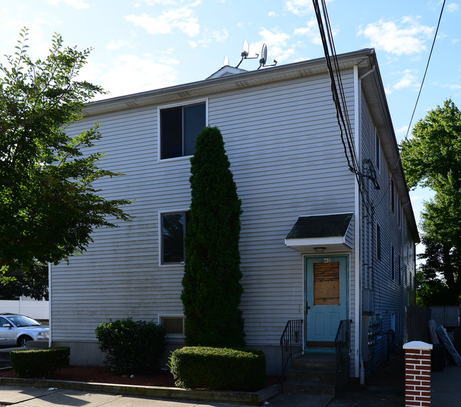 40 Grotto Ave in Pawtucket, RI - Foto de edificio - Building Photo